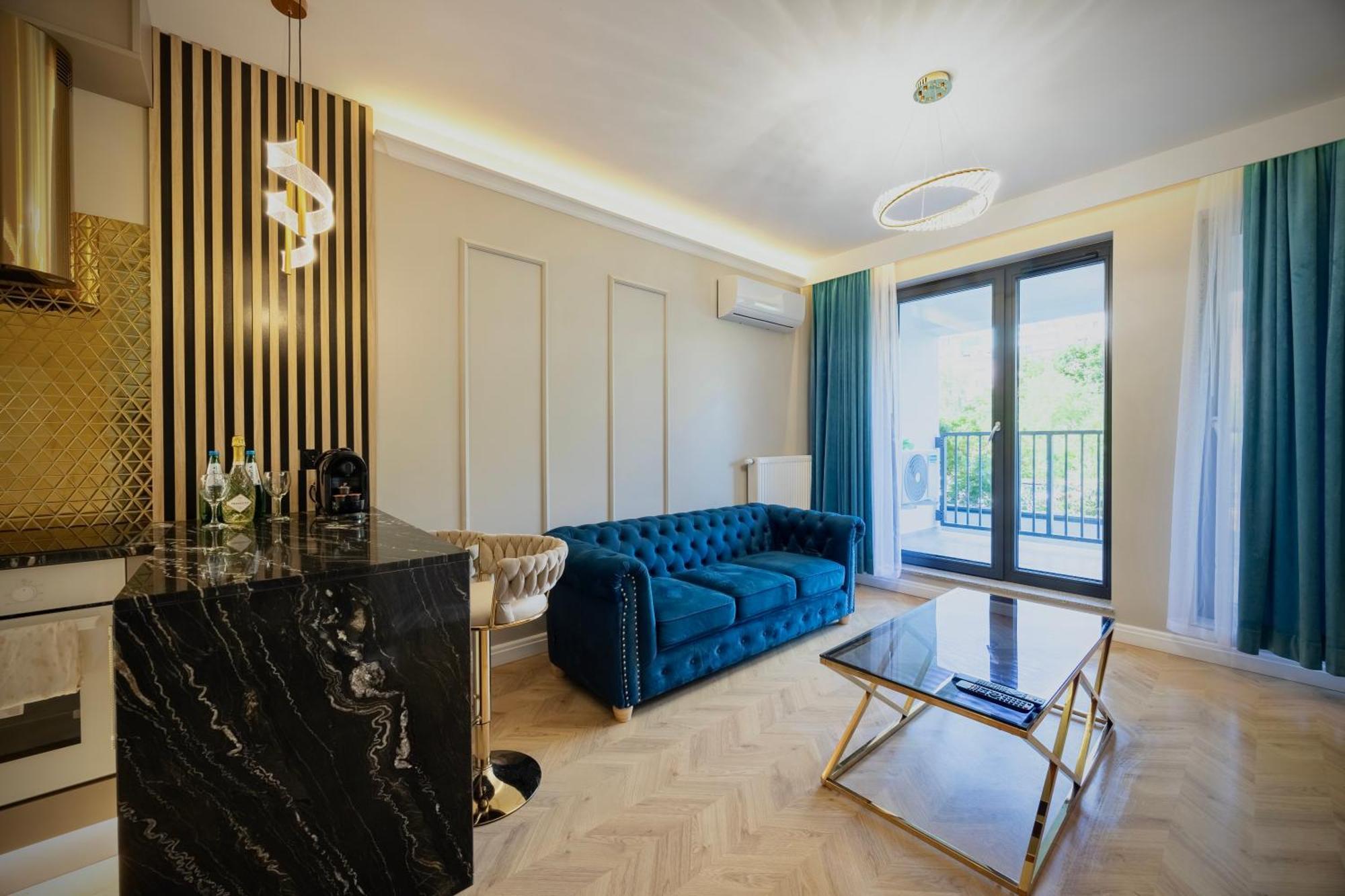 Golden Park Apartment *
