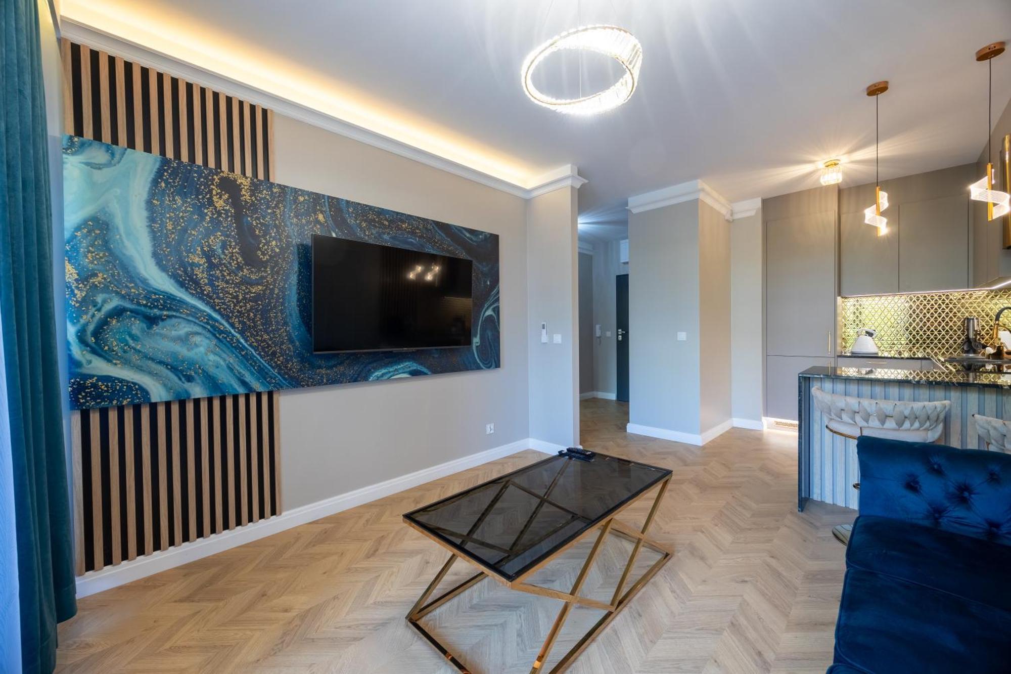 Golden Park Apartment *